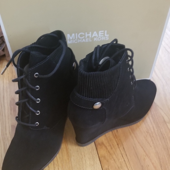 Michael Kors Carrigan Booties, NWB - Picture 9 of 14